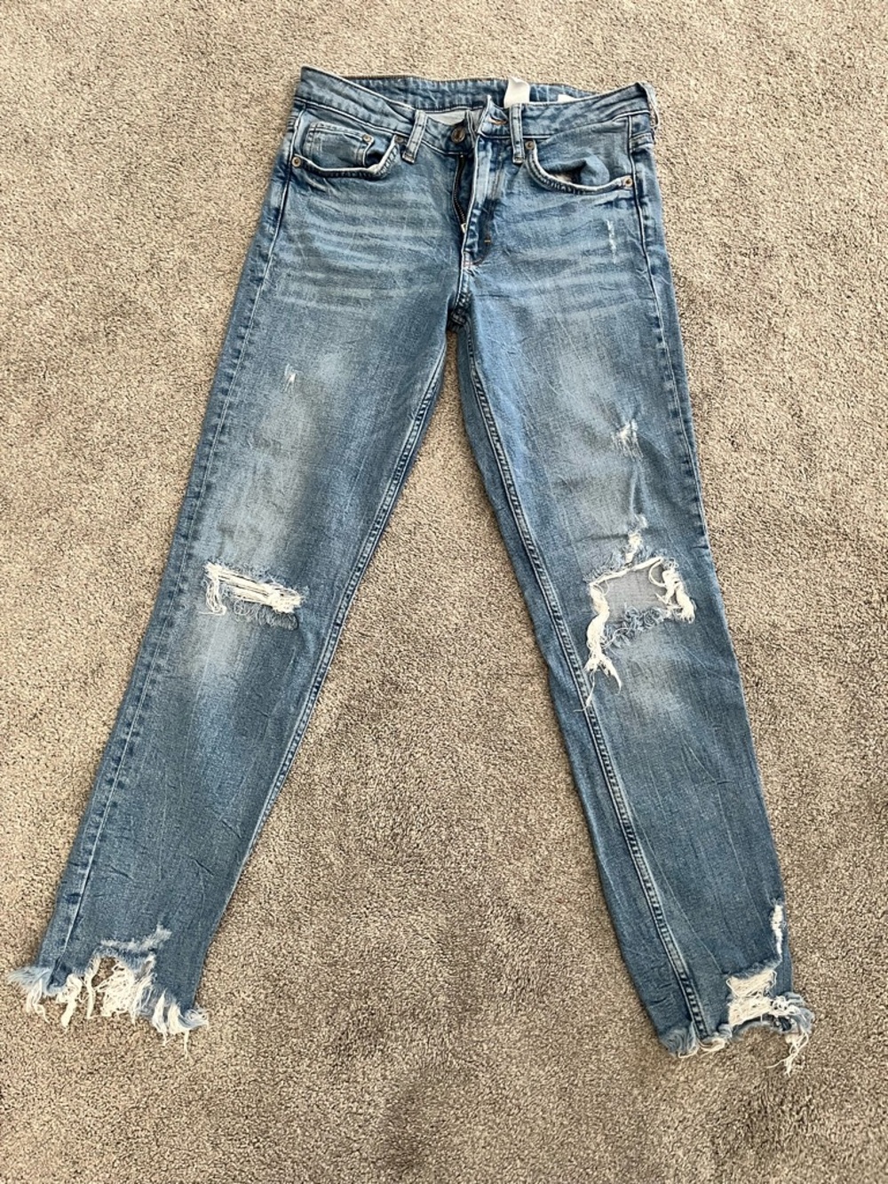 Women's Distressed Cropped Jeans in Light Blue Wash